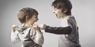 چرا نباید وارد دعوای کودکان شد؟