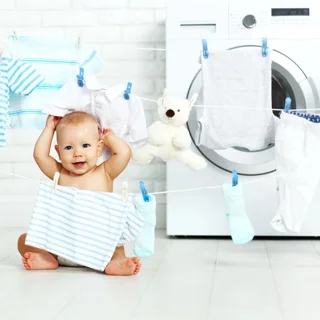 نکاتی که باید برای تمیز نگه داشتن لباس کودک بدانید